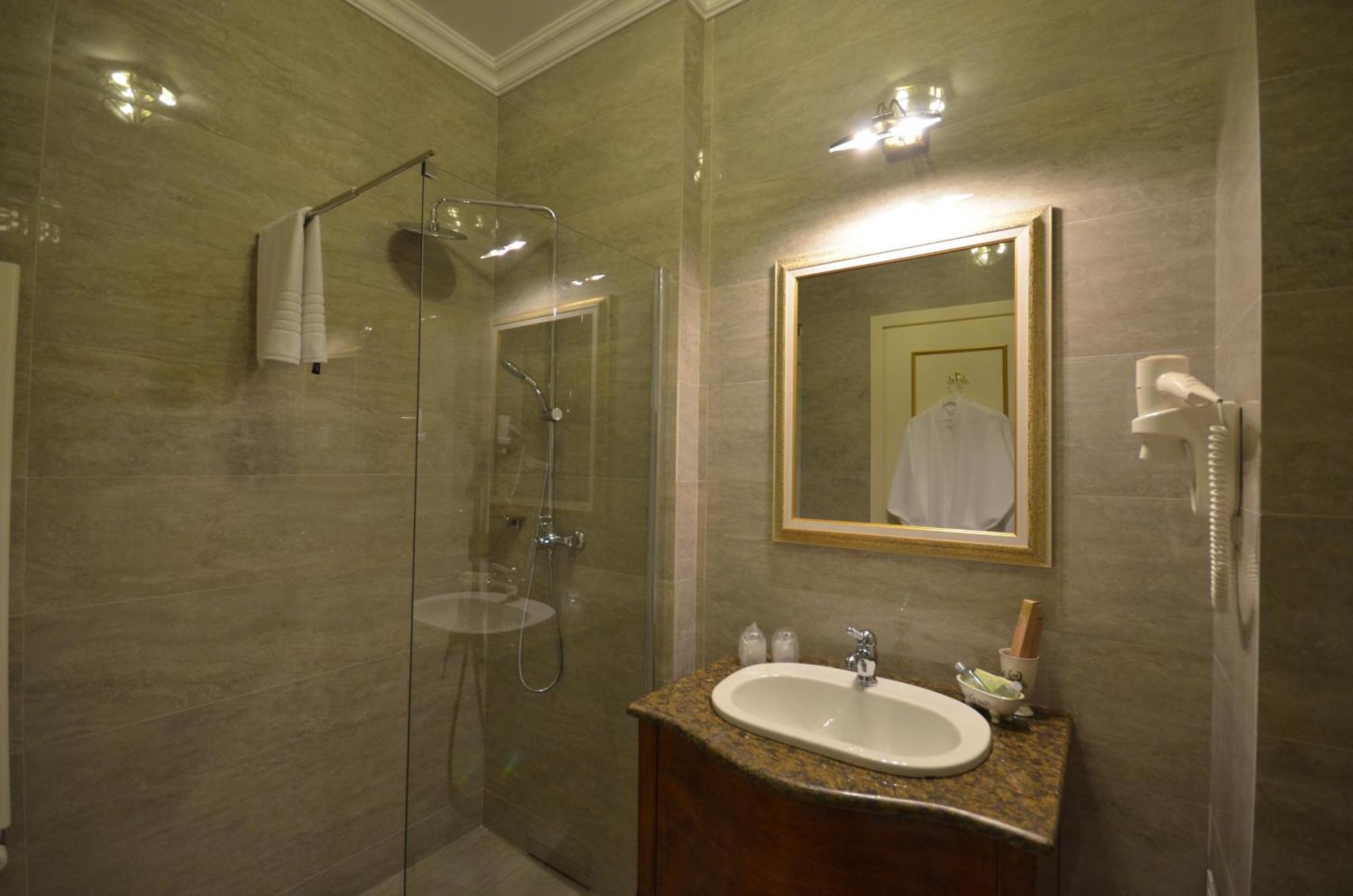 The Arlington Boutique Hotel Craiova Quarto foto