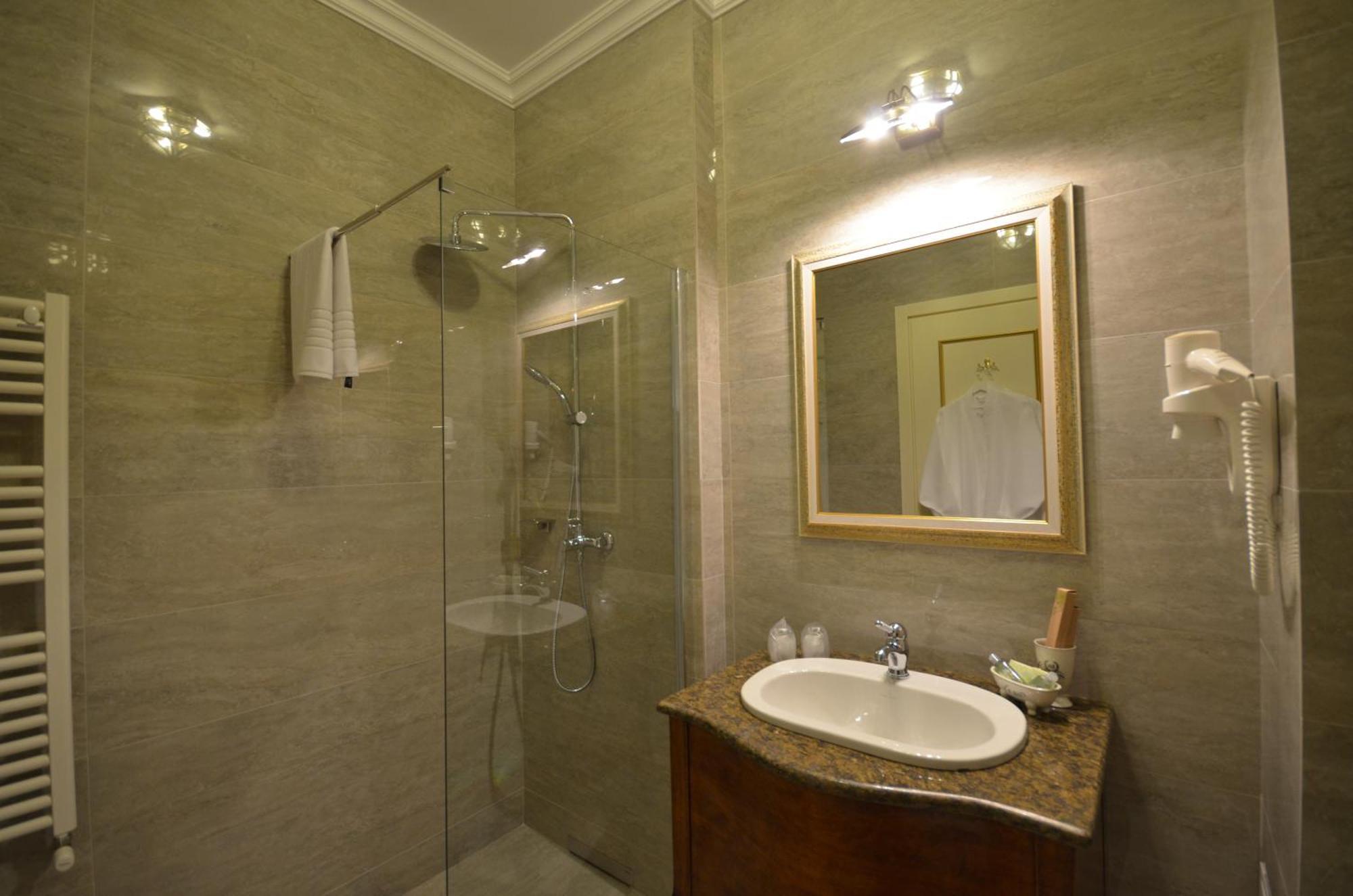 The Arlington Boutique Hotel Craiova Quarto foto